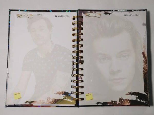 Harry Styles Agenda Holográfica Con Hojas Tipo Esquela