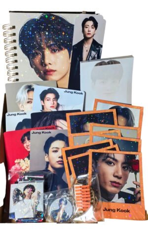 D_NQ_NP_2X_736803-MLC100411885483_122025-F Jungkook Pack Holografico Cuaderno Y Más