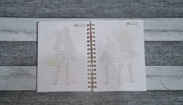 Cuaderno Shingeki No Kyojin Holográfico Con Esquelas Agenda
