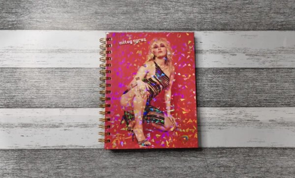 Cuaderno Miley Cyrus Holográfico Hojas Con Diseño Esquelas