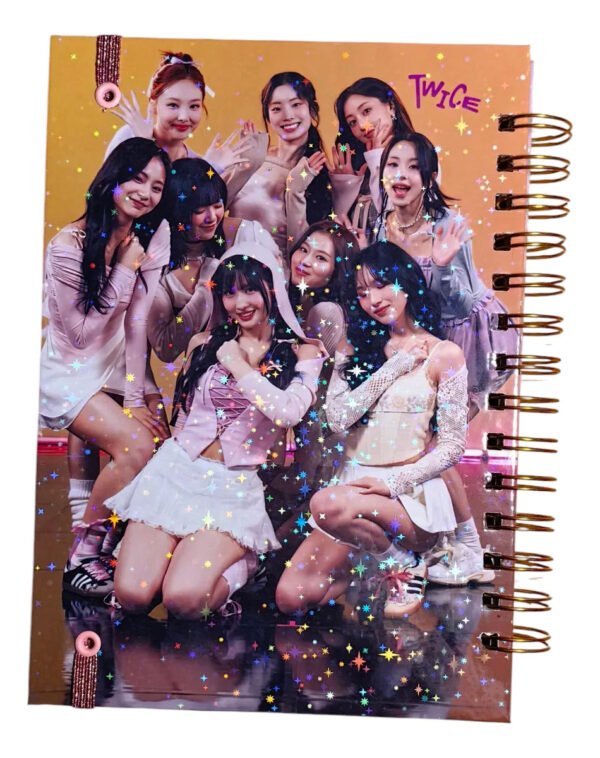 D_NQ_NP_2X_898780-MLC93228130265_092025-F Twice Agenda 2026/27 mas 9 Cards Holograficas + Poster