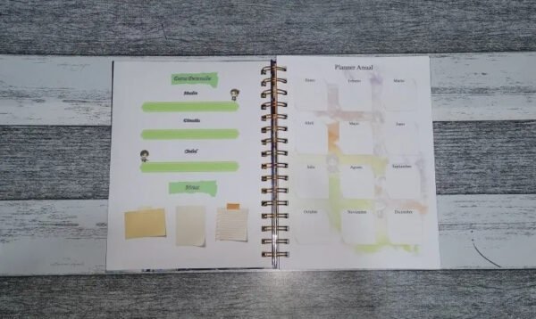 Cuaderno Shingeki No Kyojin Holográfico Con Esquelas Agenda