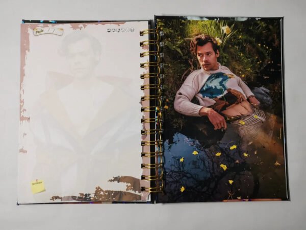 Harry Styles Agenda Holográfica Con Hojas Tipo Esquela